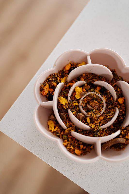 Flower Slow Feeder - Oatmeal