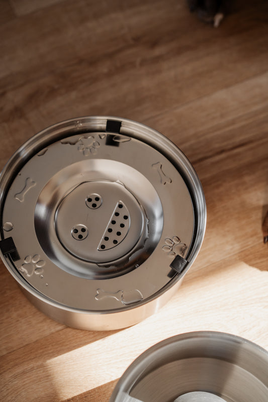 Stainless steel non-spilling water bowl