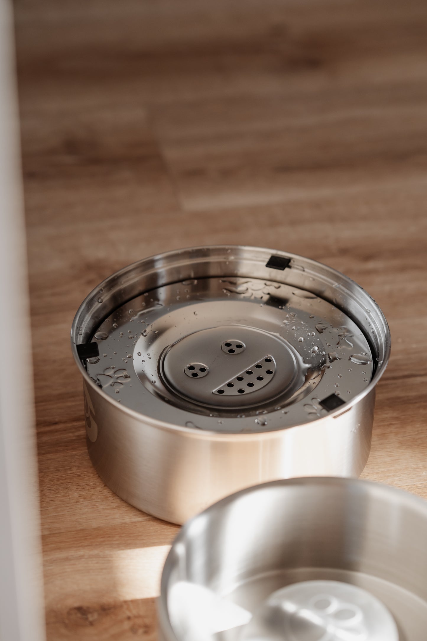 Stainless steel non-spilling water bowl