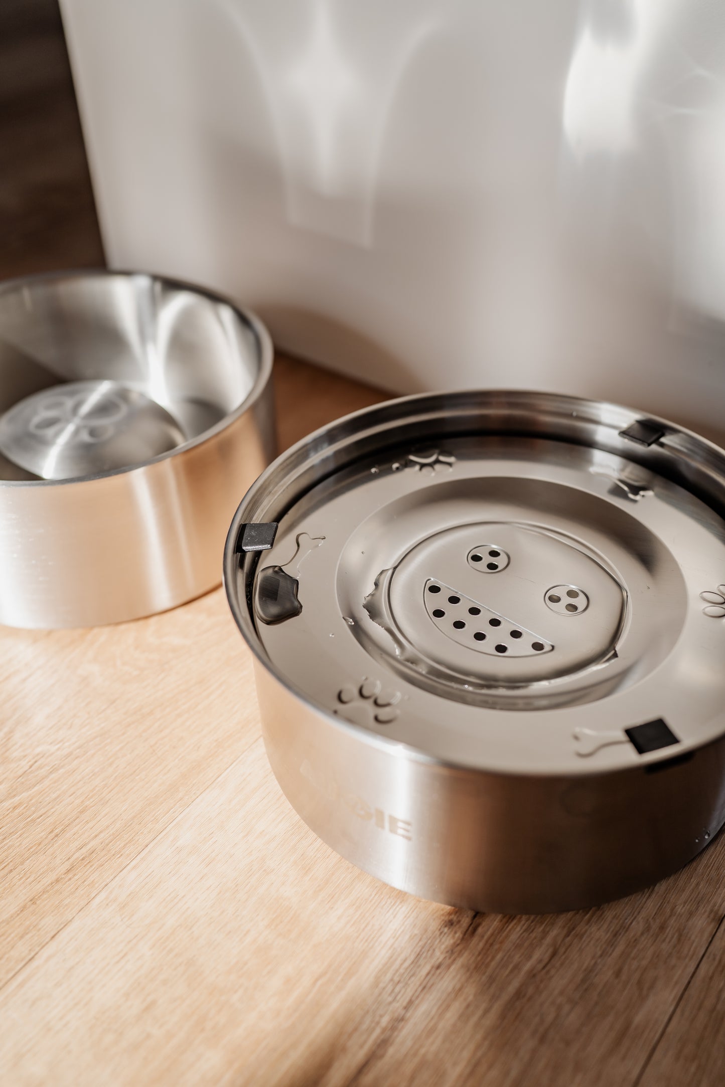 Stainless steel non-spilling water bowl